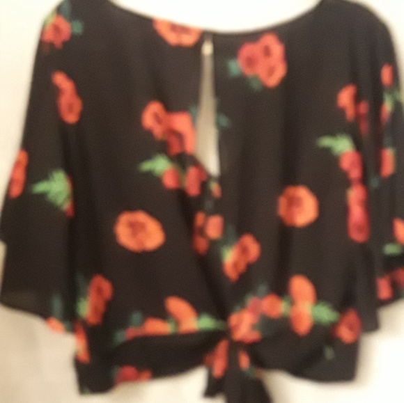 New Express Cropped Blouse - Picture 2 of 2
